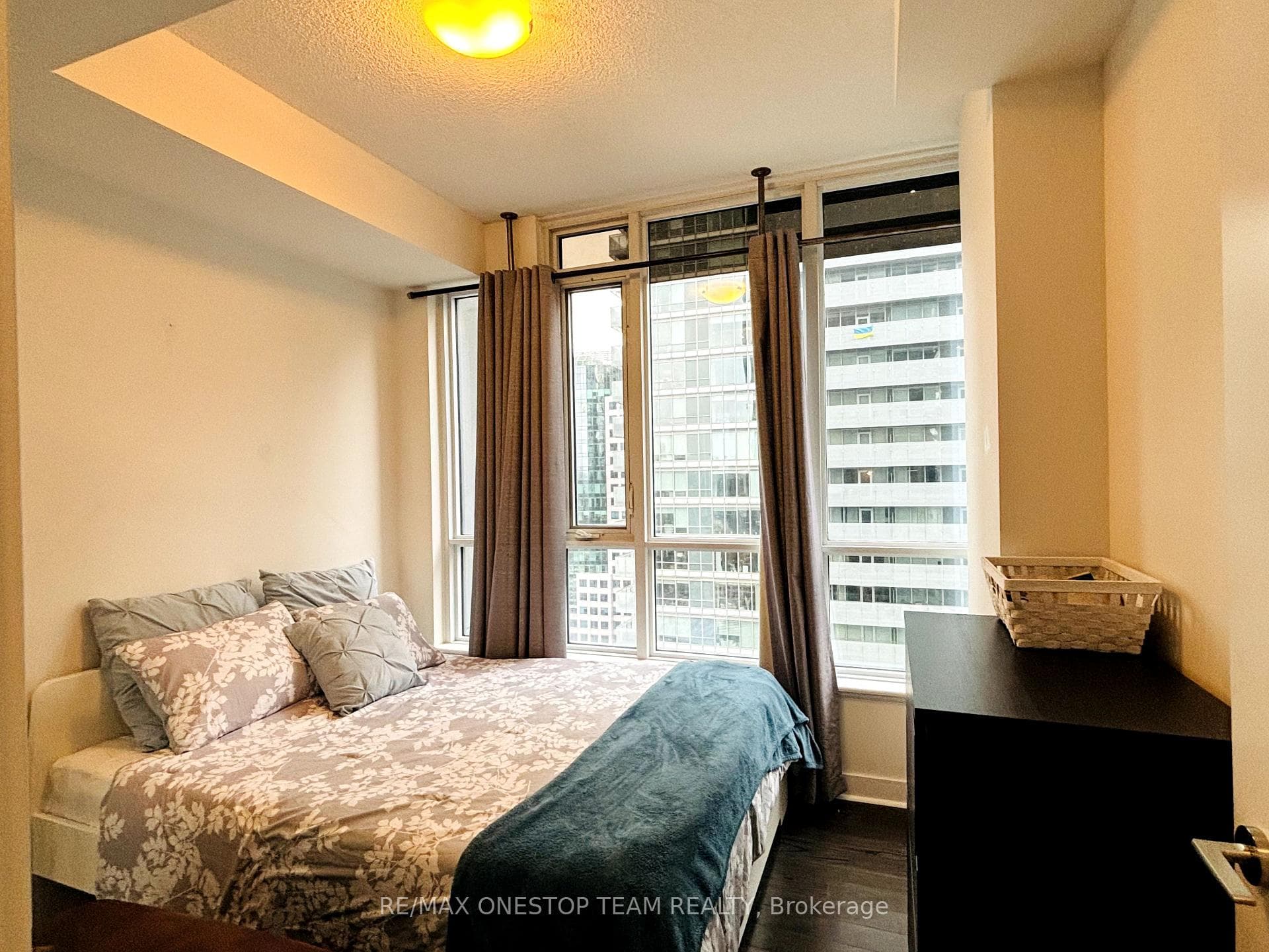 295 Adelaide Street Unit 2709 photo 7