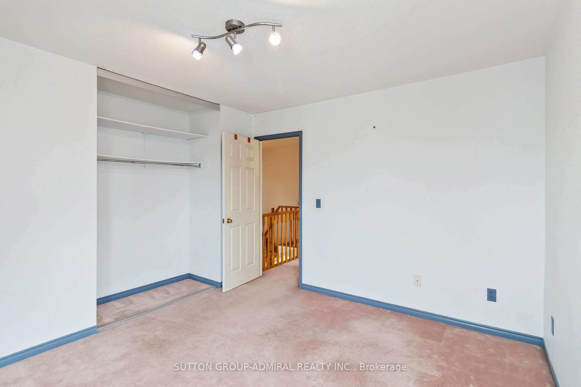 70 NEVILLE Crescent photo 33