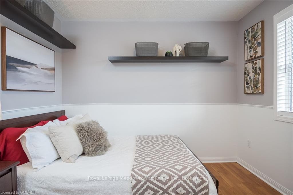 1583 CARTWRIGHT Crescent photo 23