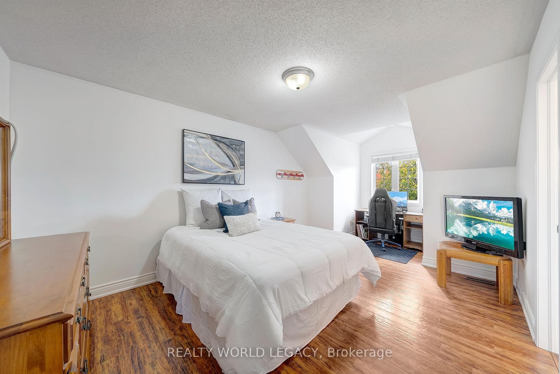 860 Somerville Terrace photo 23