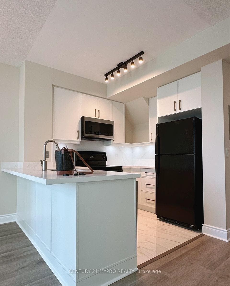 3939 Duke Of York Boulevard Unit 914 photo 10