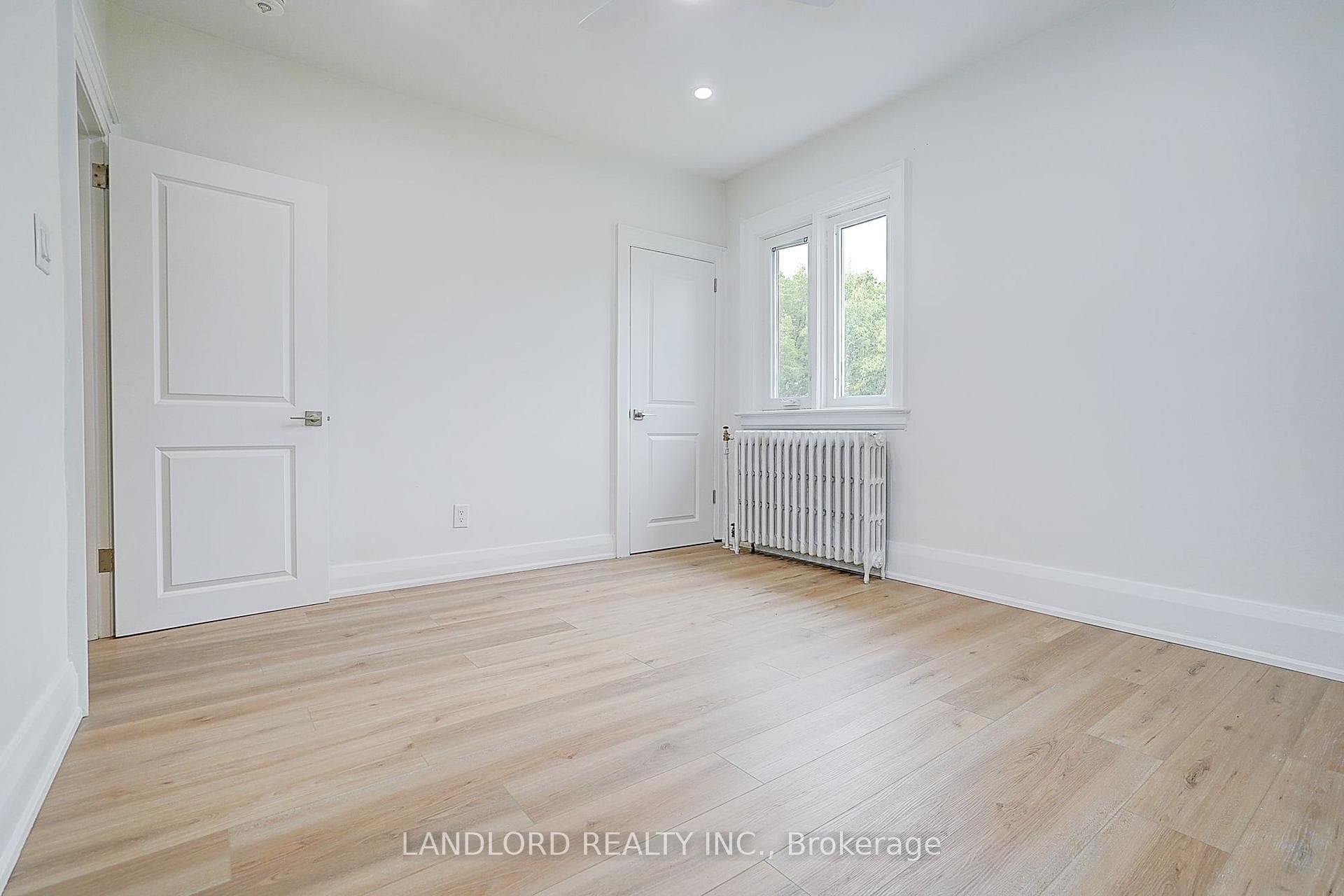 2520 Bloor Street Unit 12 photo 32