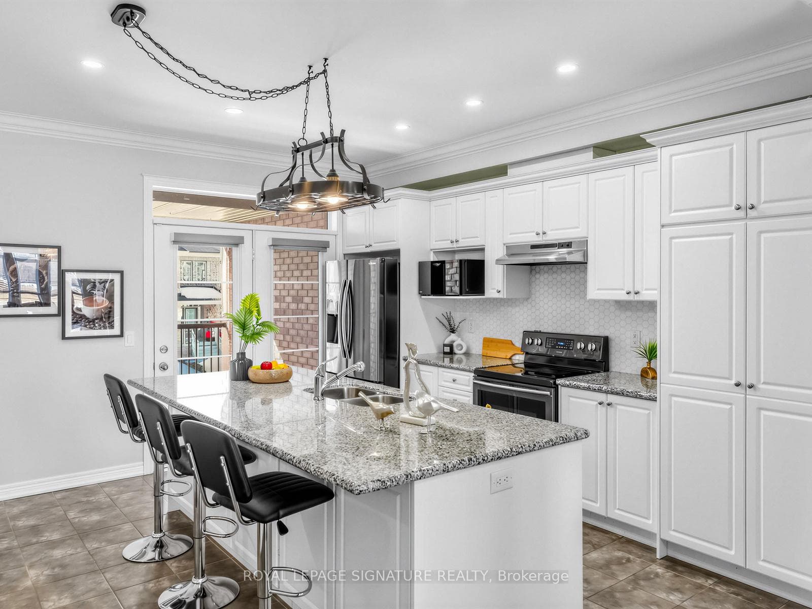 534 Stream Crescent photo 8