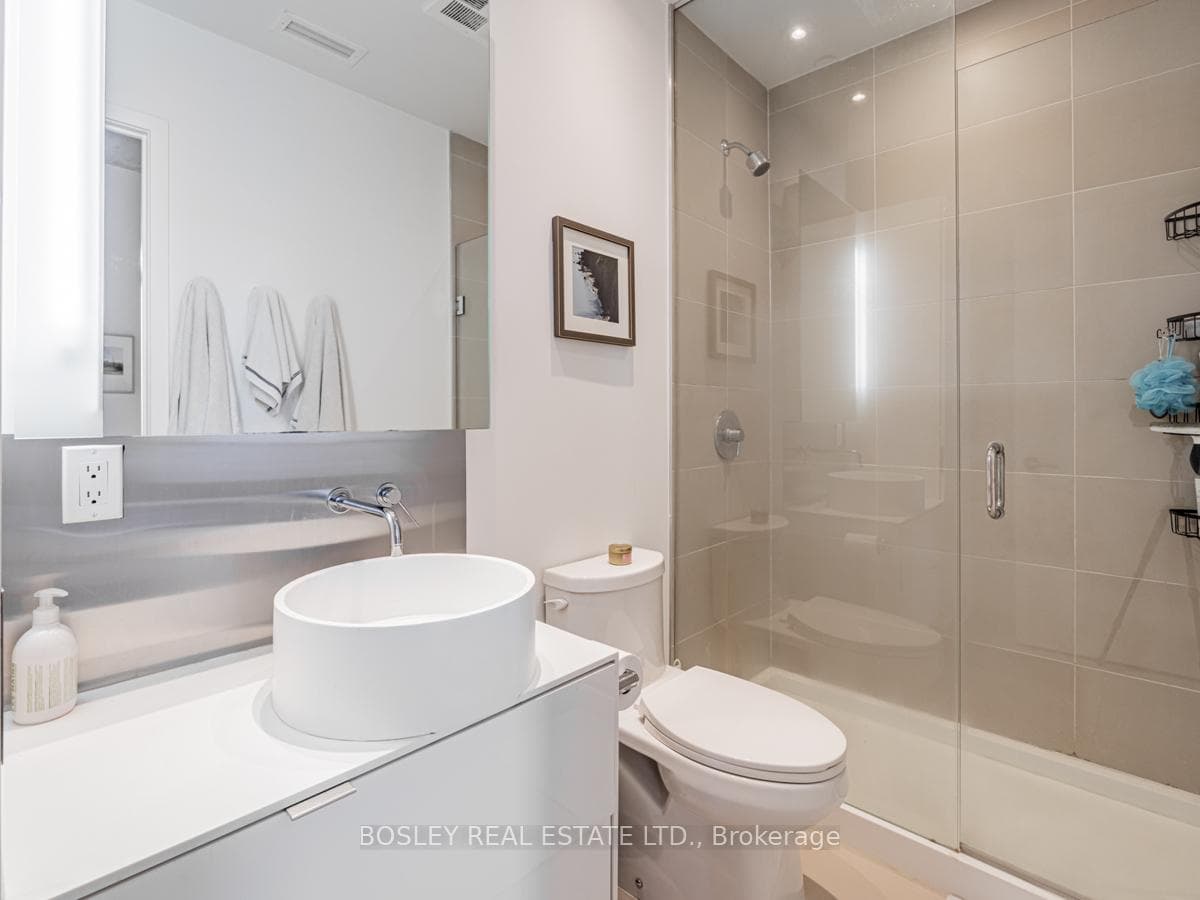 383 Sorauren Avenue Unit 810 photo 22