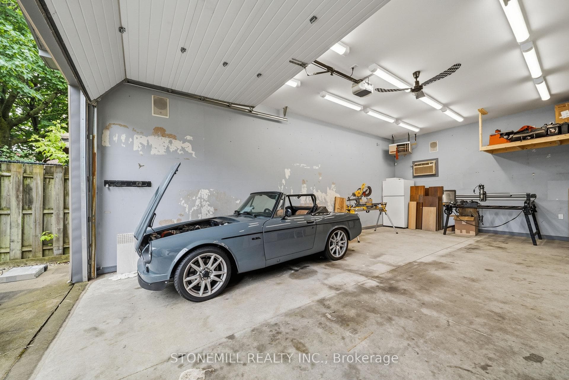 1198 Fisher Avenue photo 32