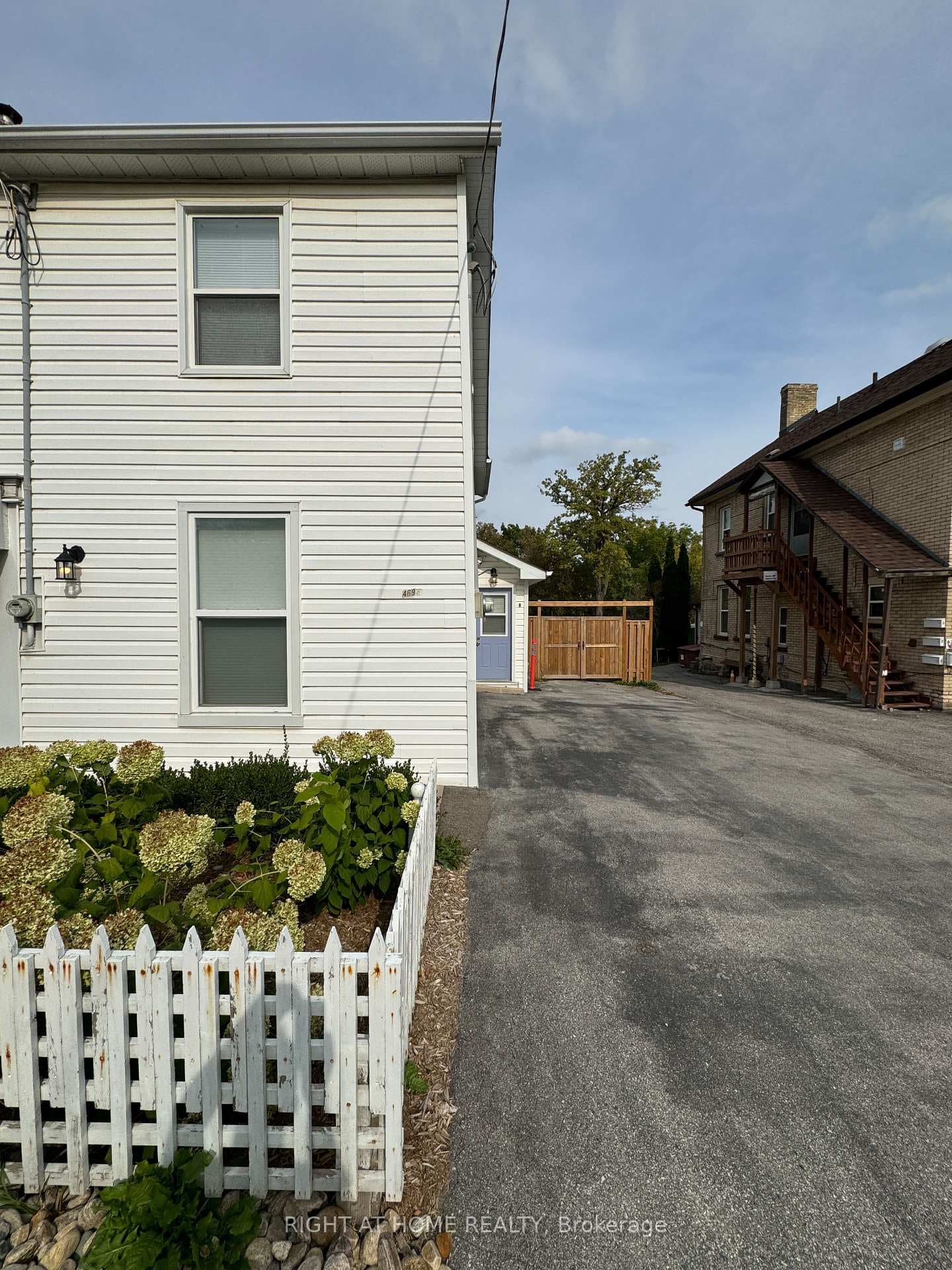 469 Queen Street Unit B photo 29