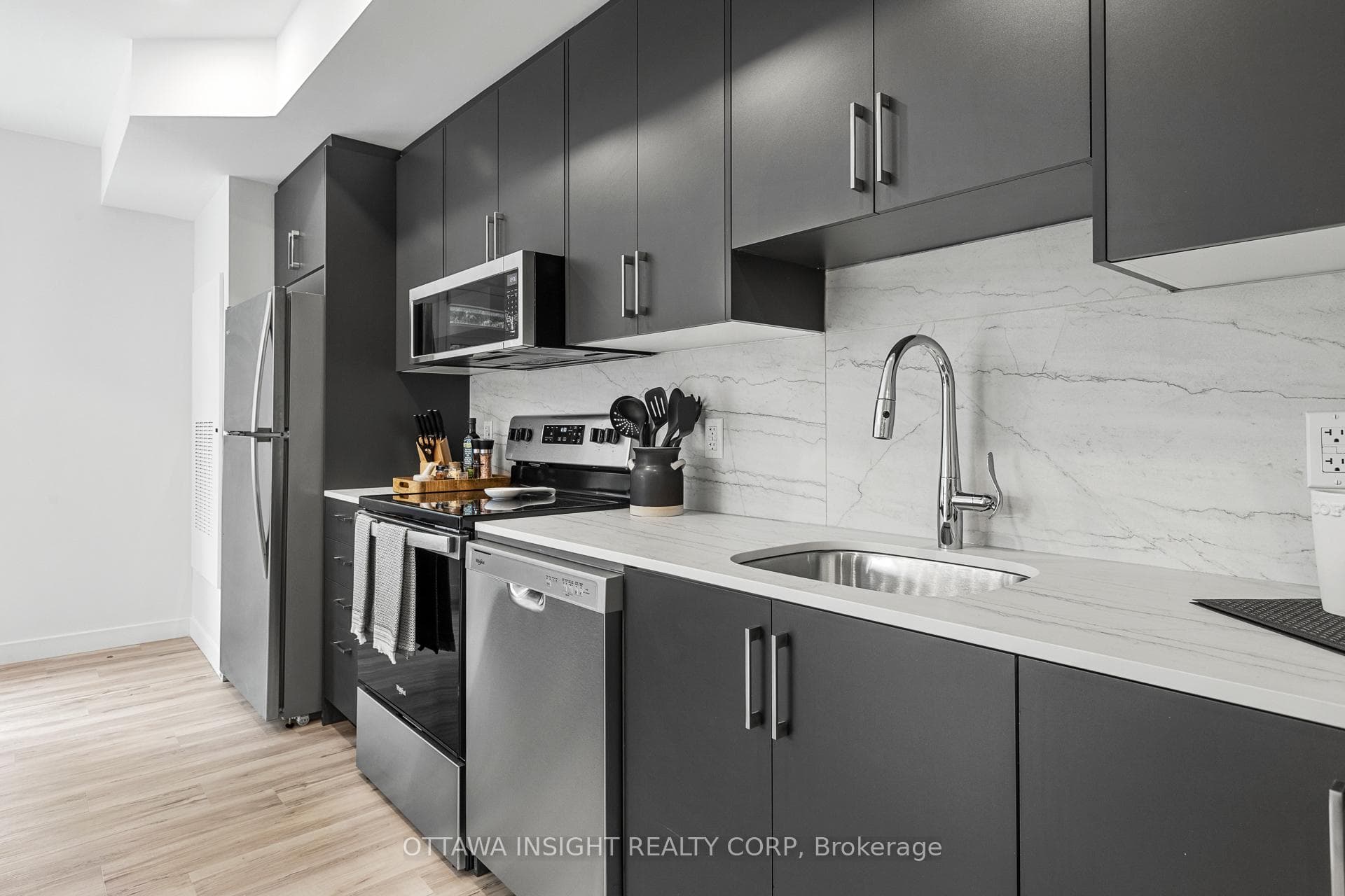 2409 Carlsen Avenue Unit 201 photo 3