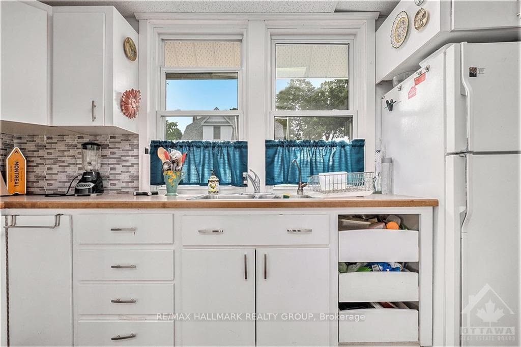418 KING Street photo 13