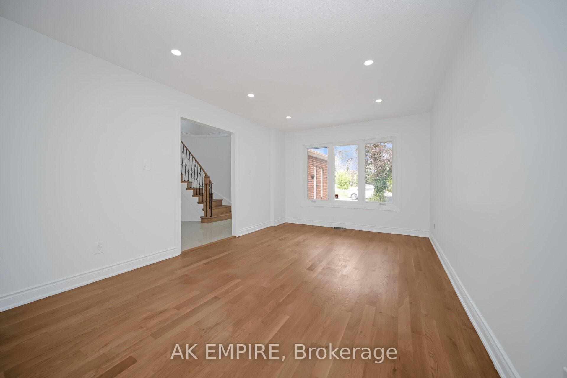92 Whitehaven Drive photo 8