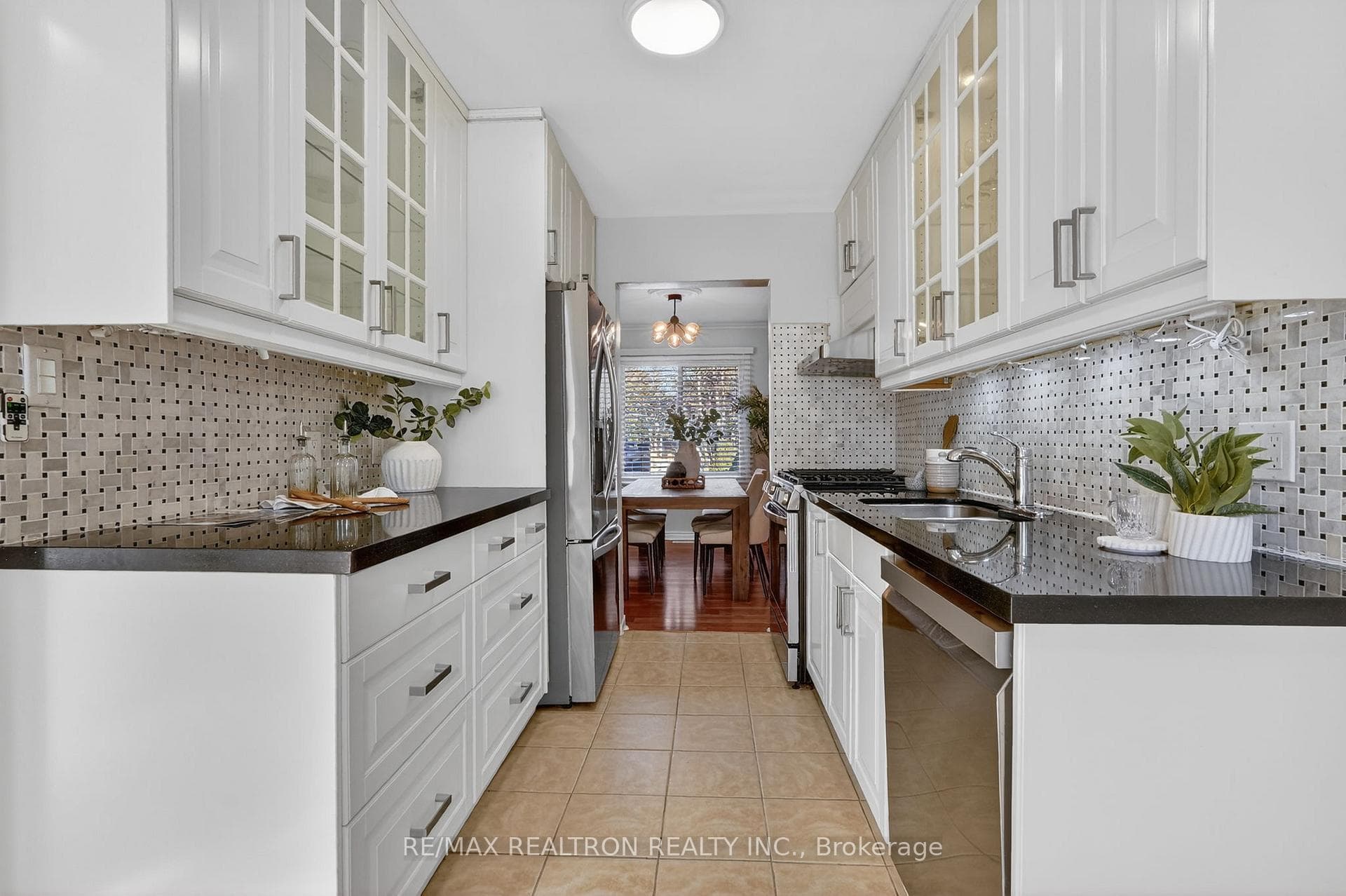 1787 Listowell Crescent photo 8