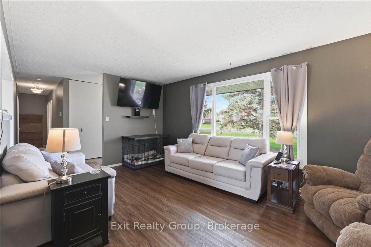 196 Elmwood Drive photo 6