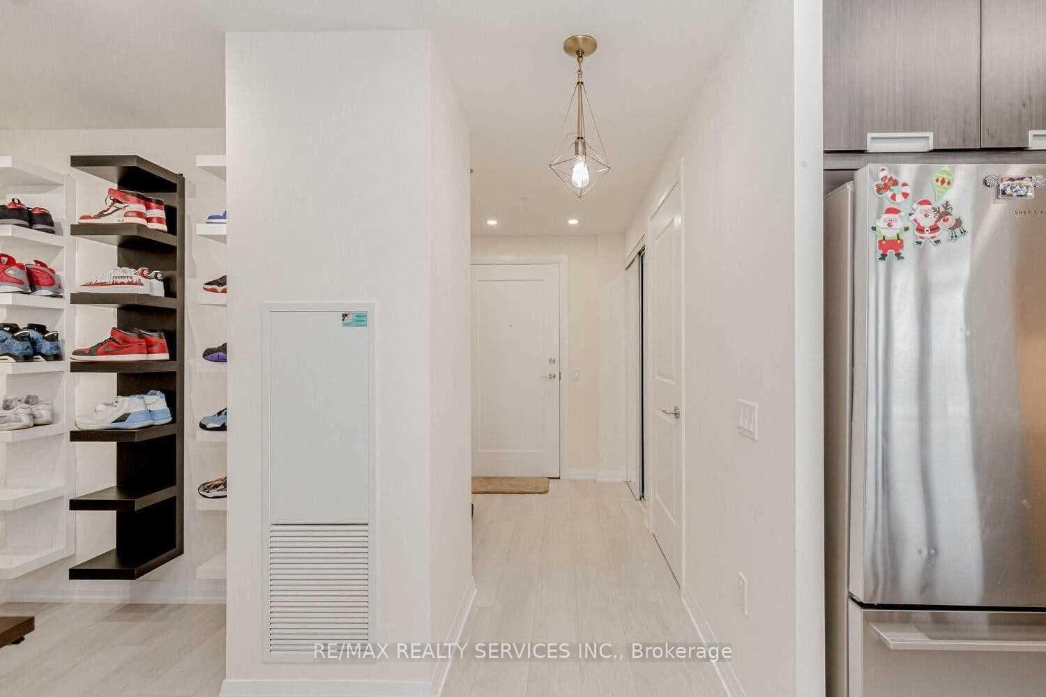 35 Watergarden Drive Unit 2517 photo 9