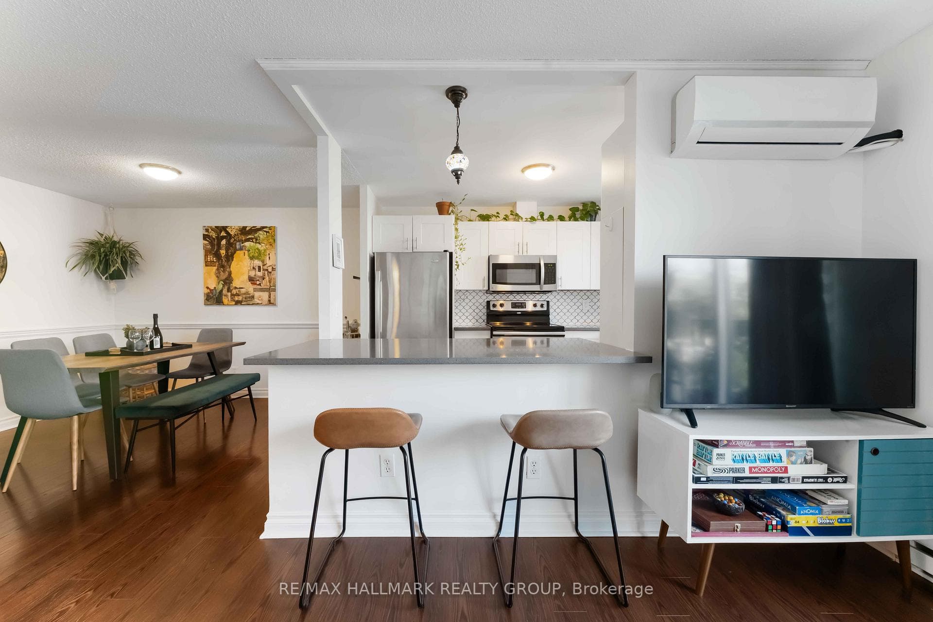 50 BURNSIDE Avenue Unit 205 photo 8