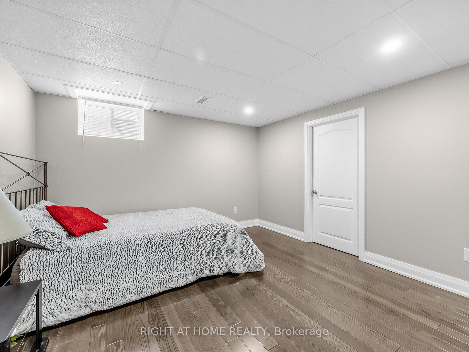 826 Booth Avenue photo 33