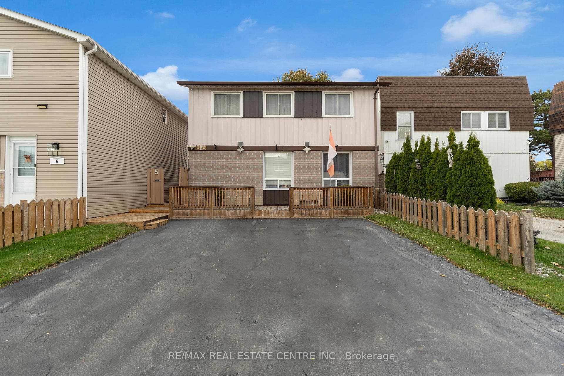 5 Hawkins Court photo 1