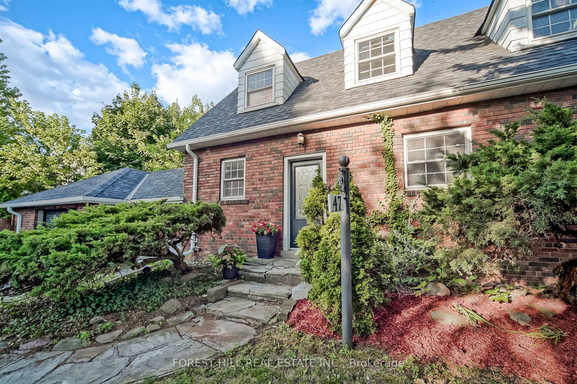 47 Rowley Avenue photo 3