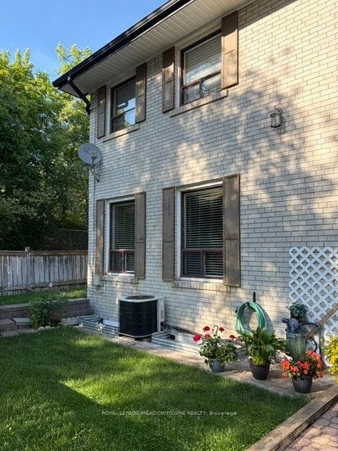 61 Ardglen Drive Unit 19 photo 3