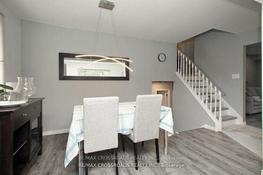 896 Walton Court photo 20