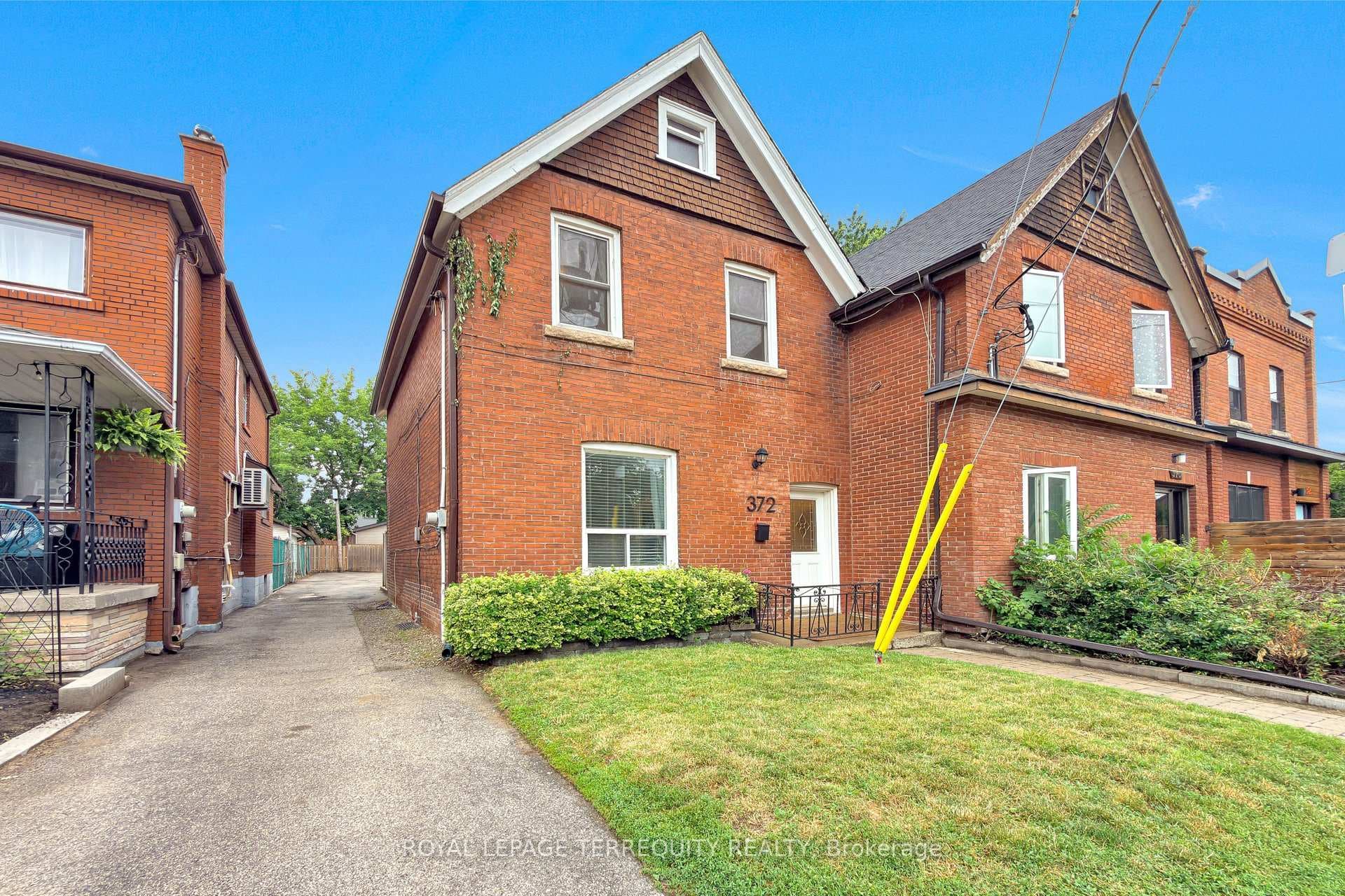 372 St Johns Road photo 1