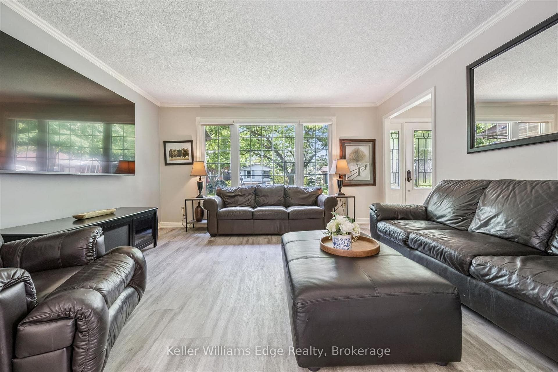 475 Vanguard Crescent photo 8
