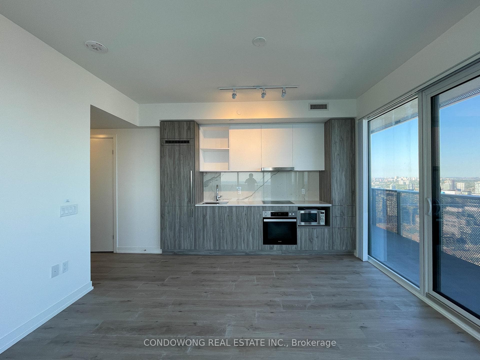138 Downes Street Unit 5106 photo 3