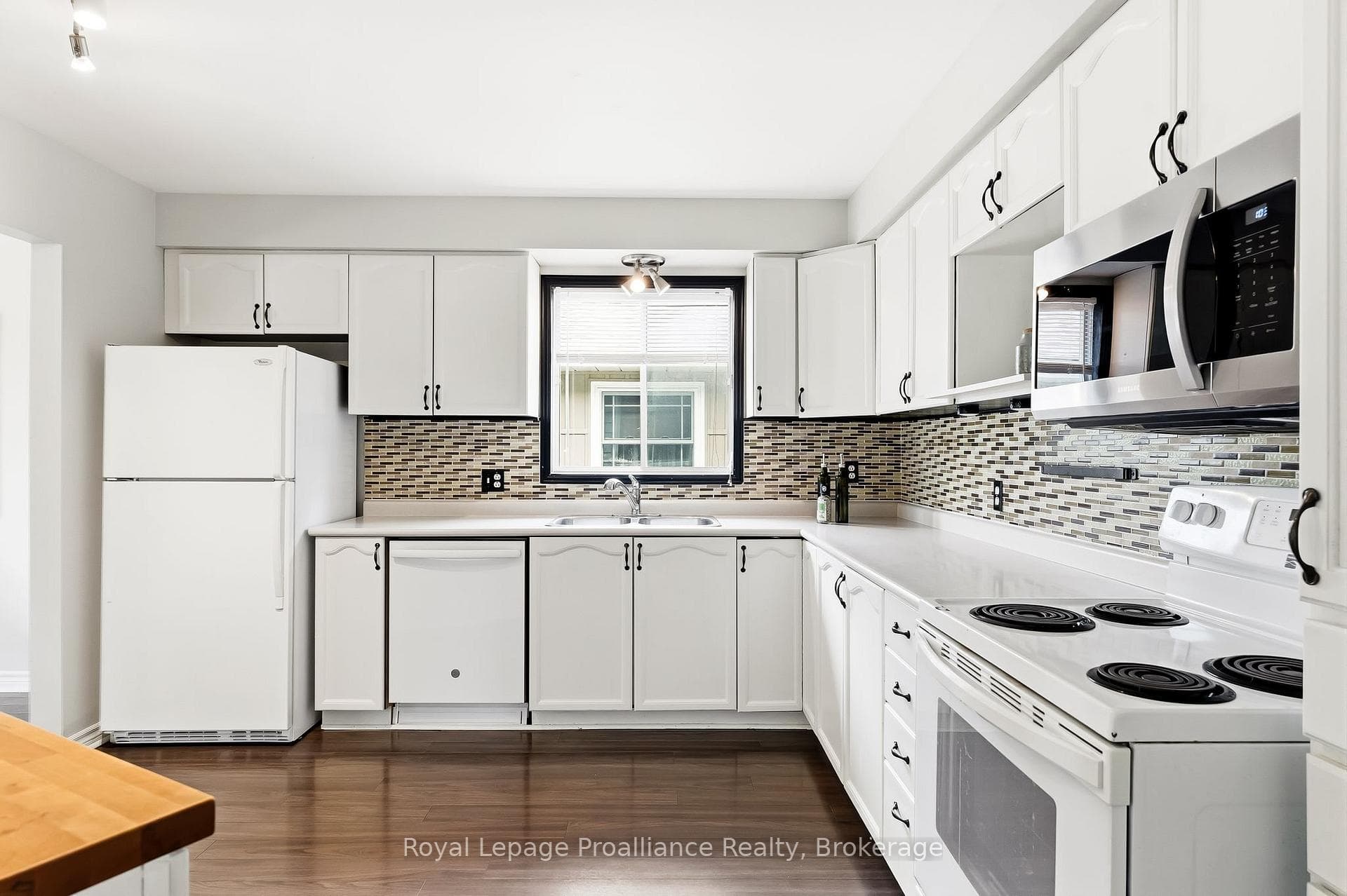 158 Ontario Street photo 13