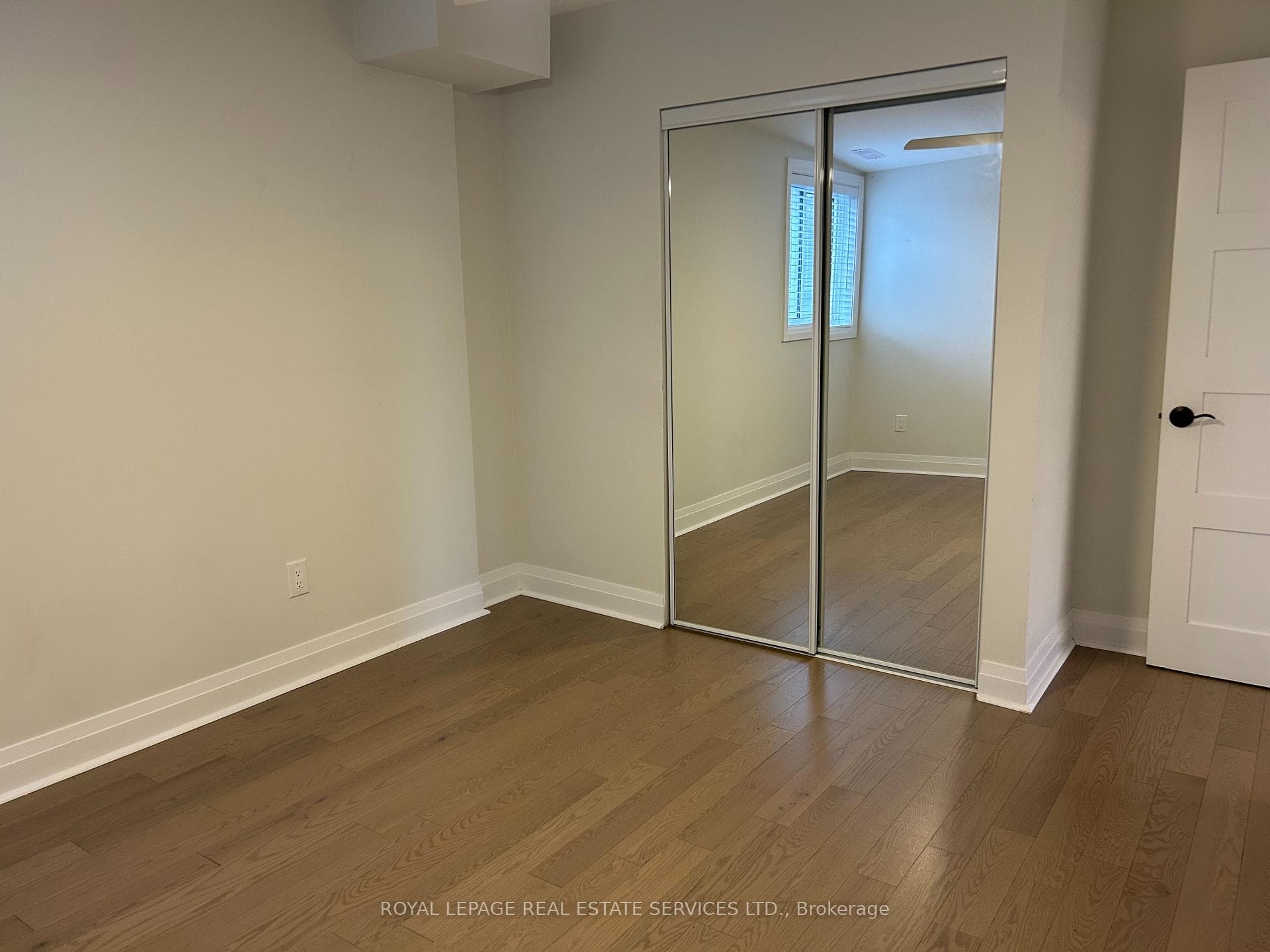 727 Avenue Road Unit 3 photo 13