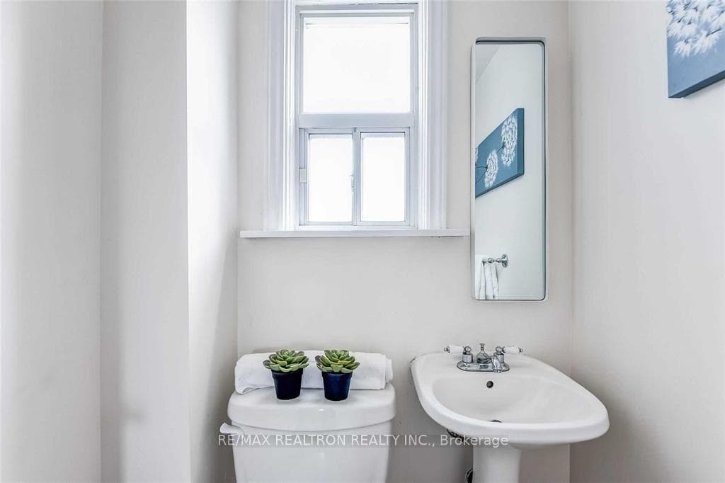 10 Coxwell Avenue photo 6