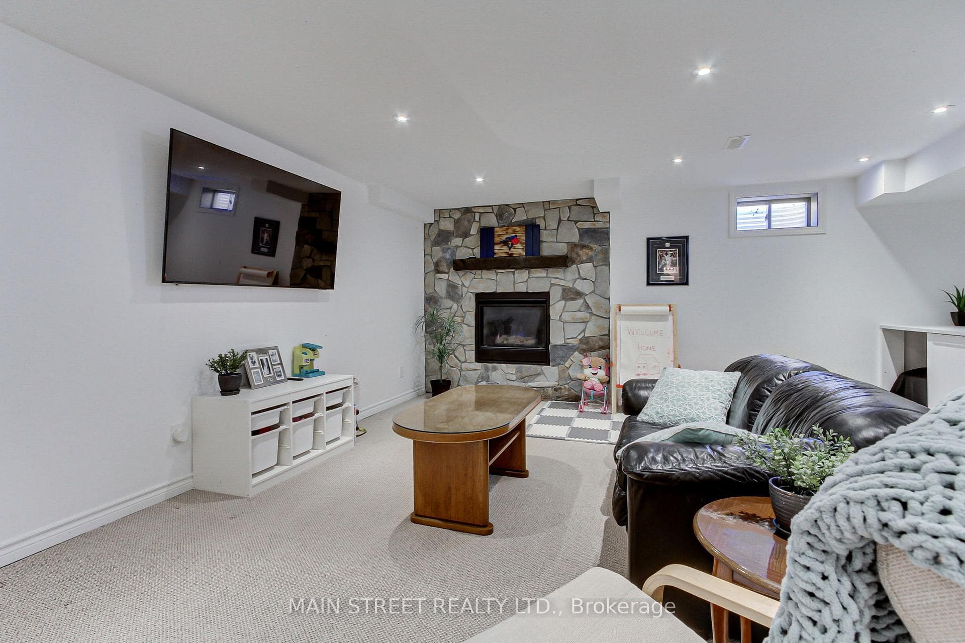 Bright, spacious, rec room with wet bar!