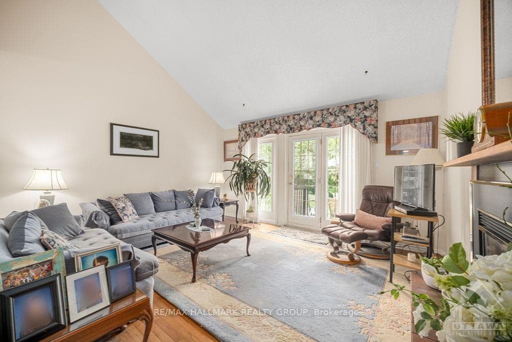 34 MELVILLE Drive photo 8