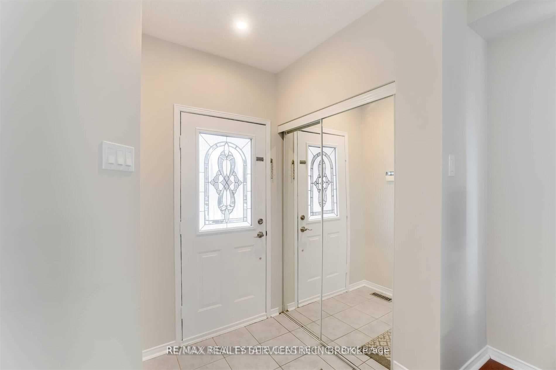 92 Lake Louise Drive Unit Upper photo 2