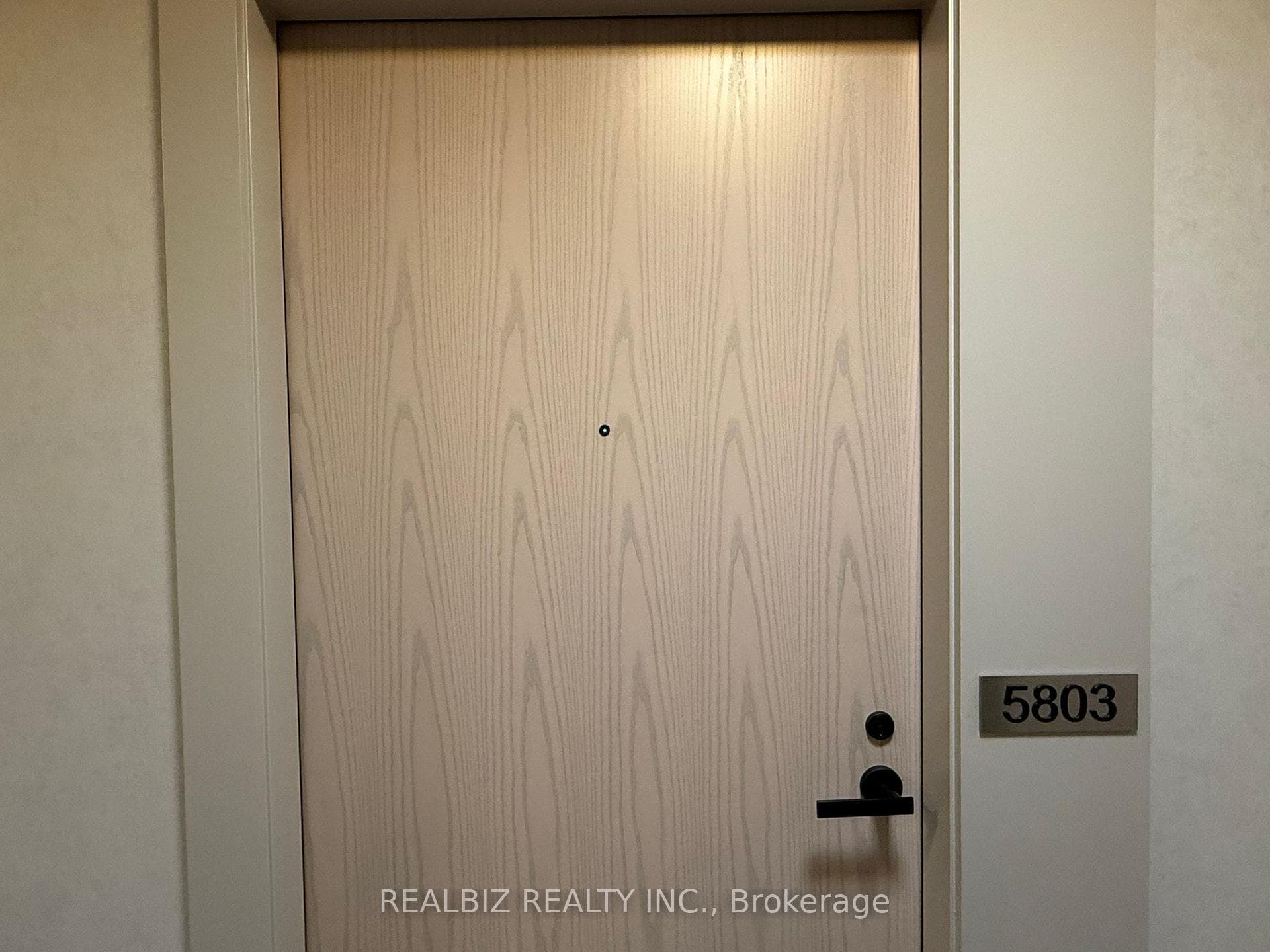 8 Interchange Way Unit 5803 photo 2