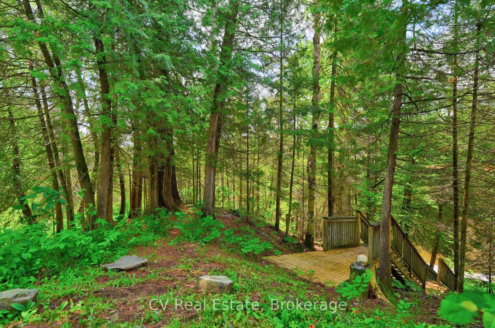 625 Chetwynd Road photo 40