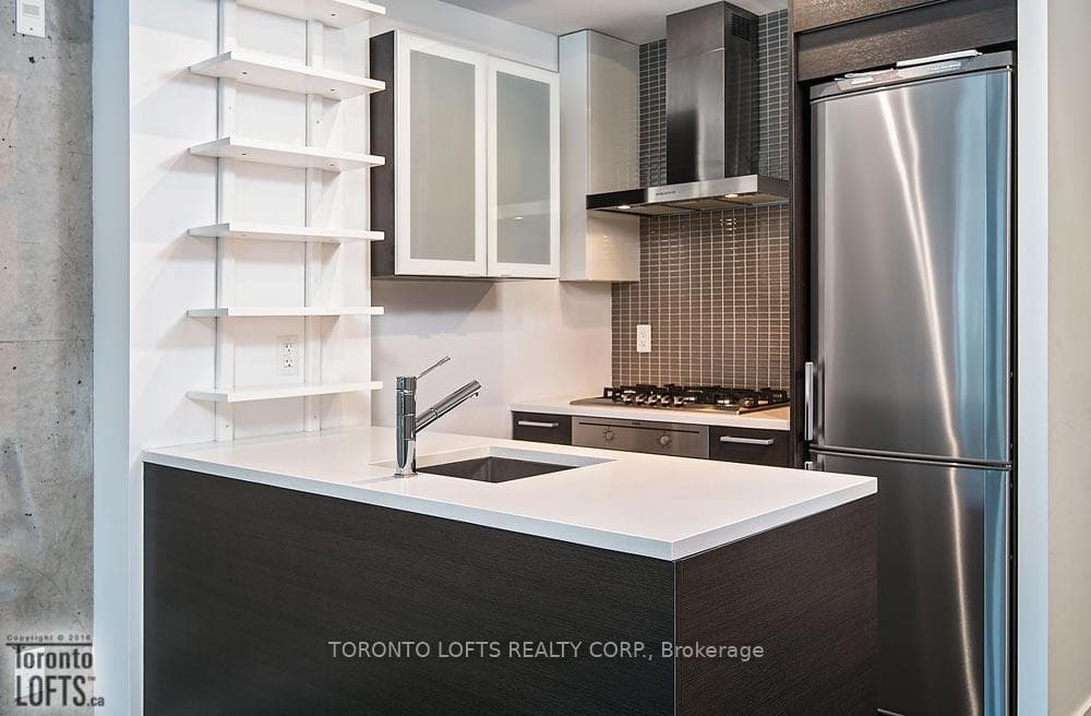 90 Broadview Avenue Unit 611 photo 4