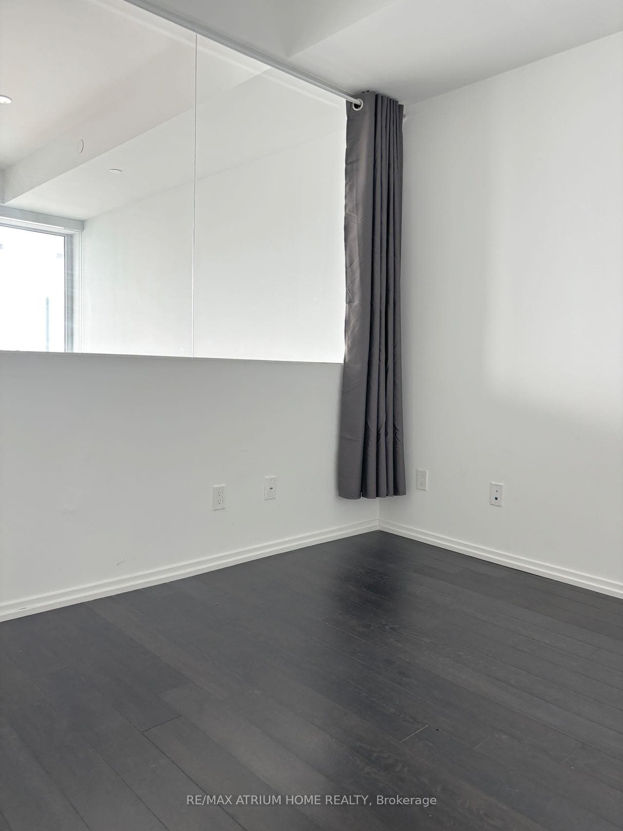 197 Yonge Street Unit 4911 photo 4