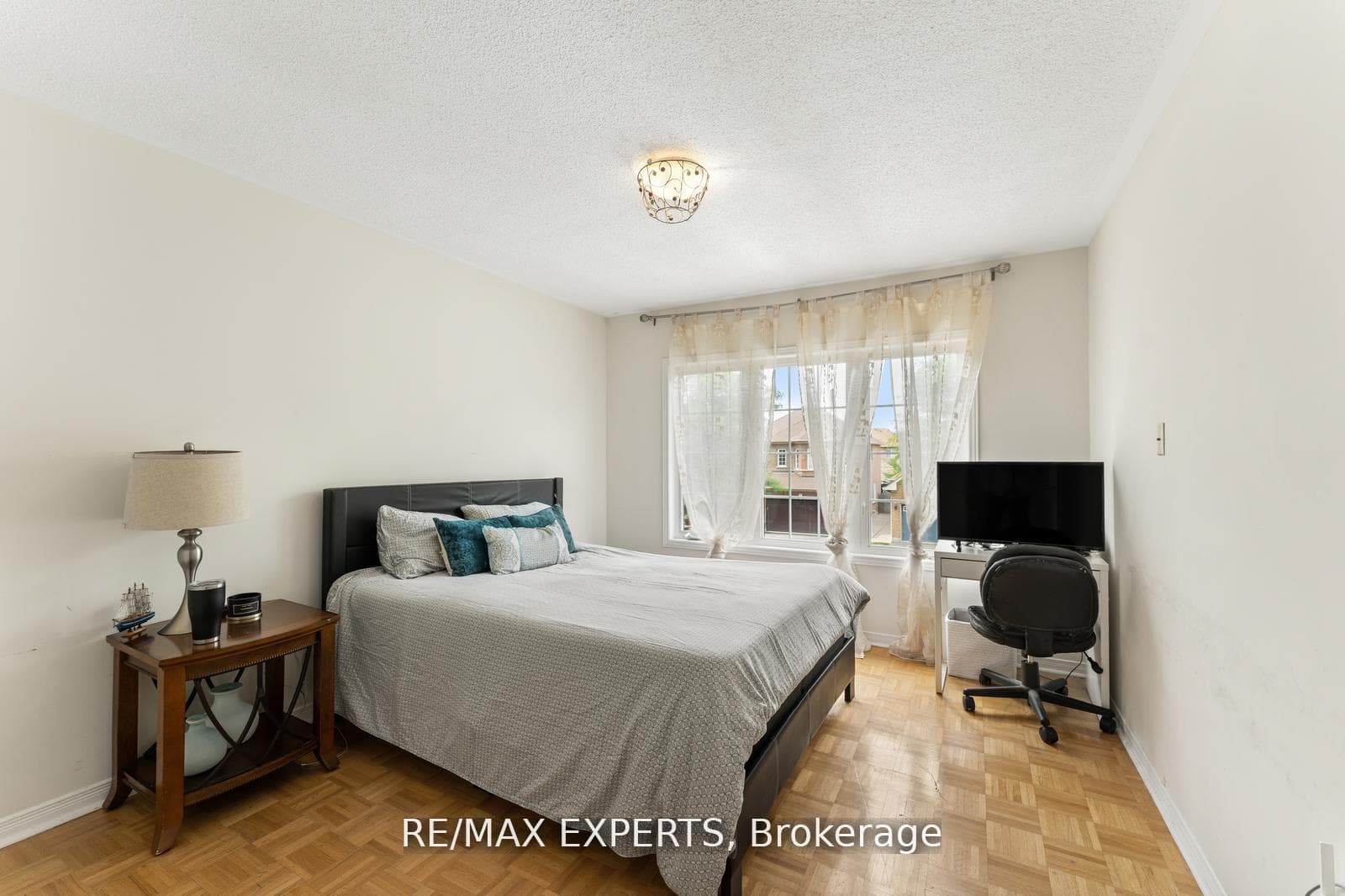 19 Maximillian Street photo 12
