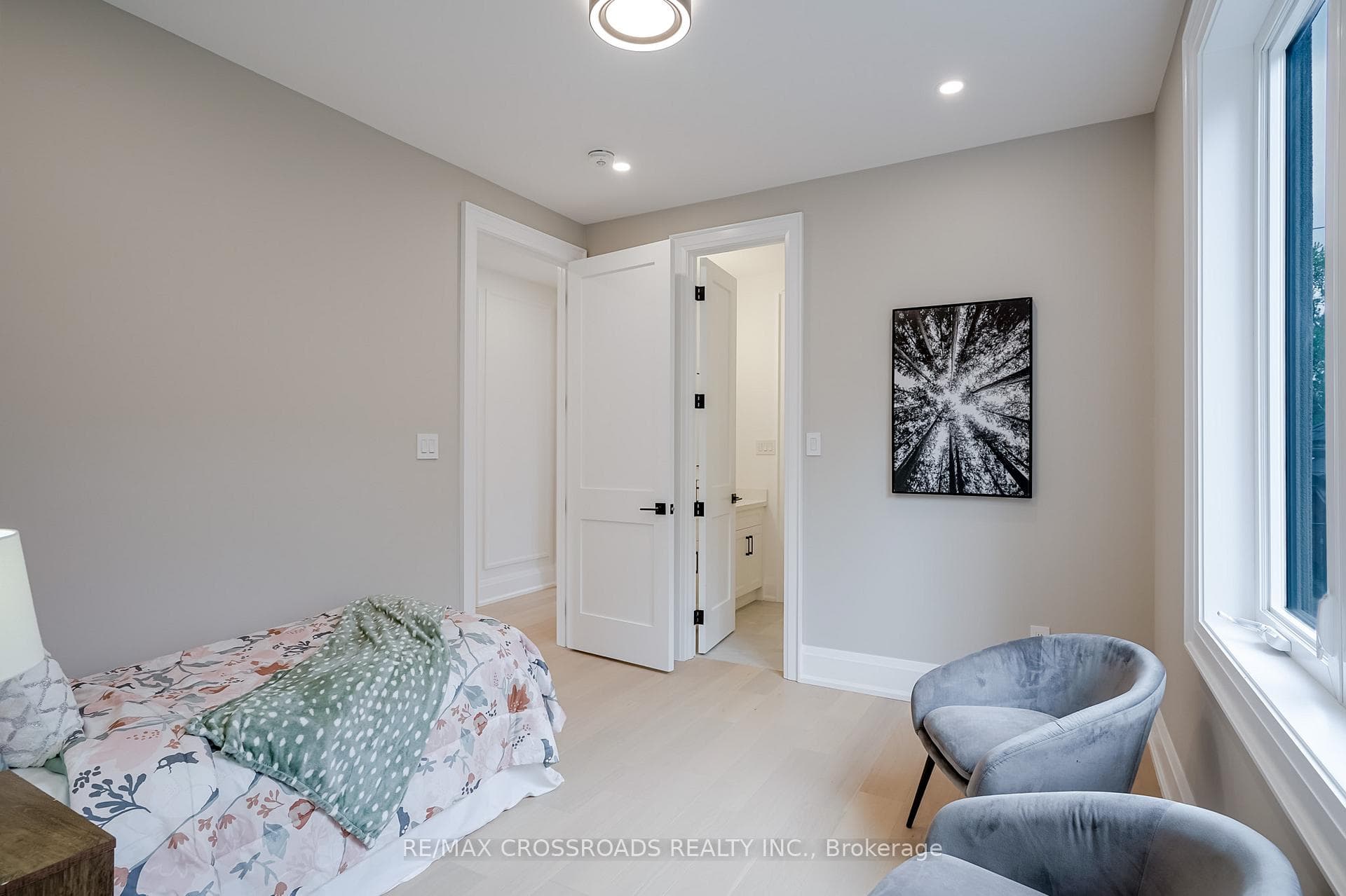 112 Blantyre Avenue photo 33