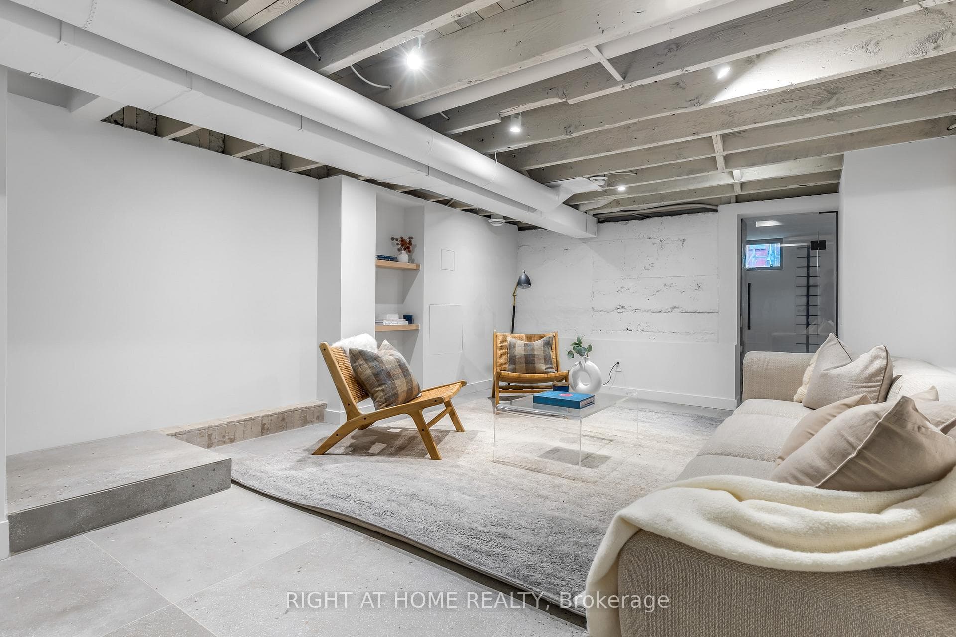 768 Richmond Street photo 35