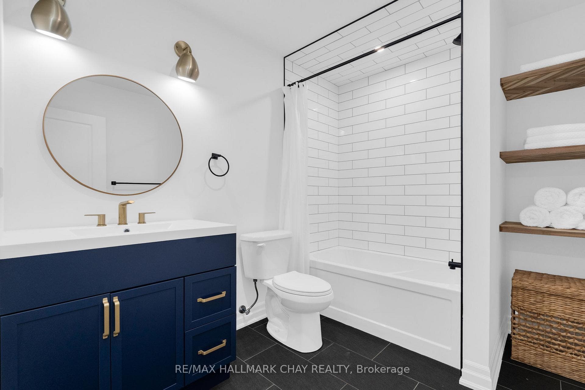 Lower Level - Full 4pc Bath