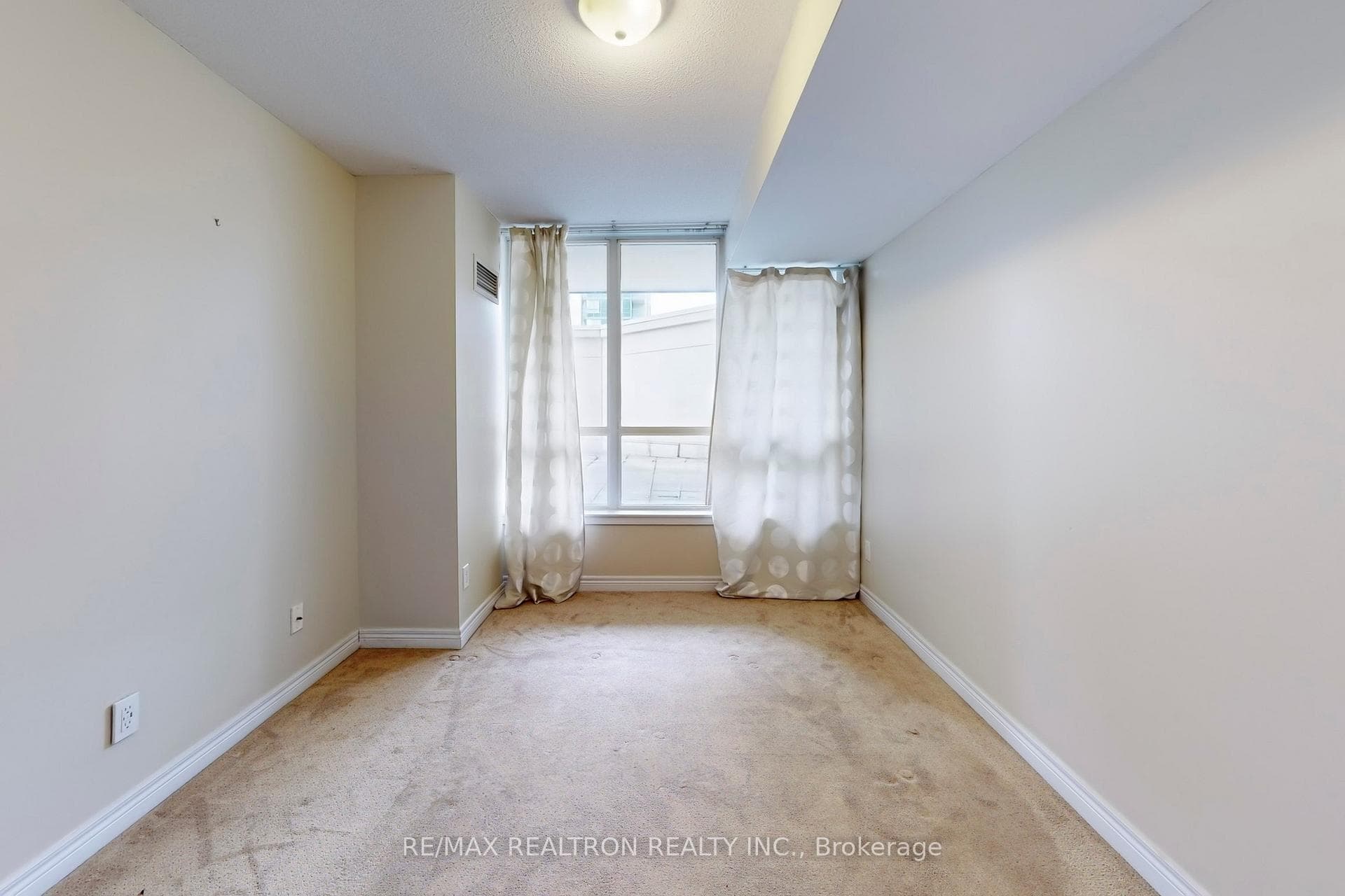 60 Disera Drive Unit 201 photo 20
