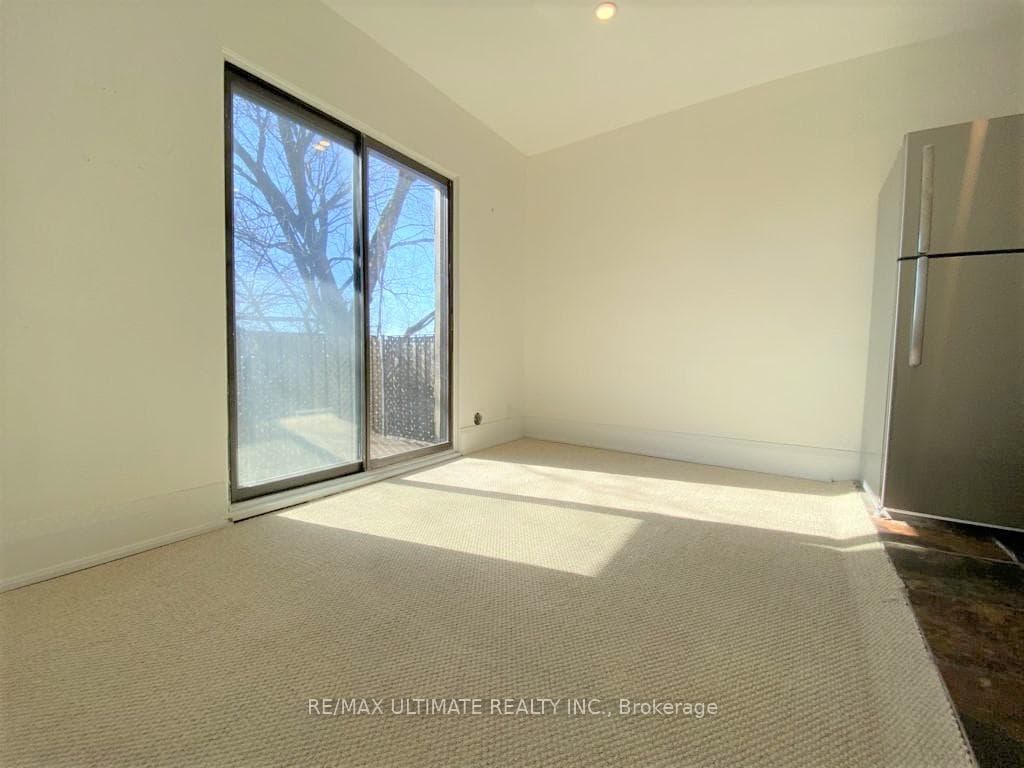 533 Kingston Road photo 41