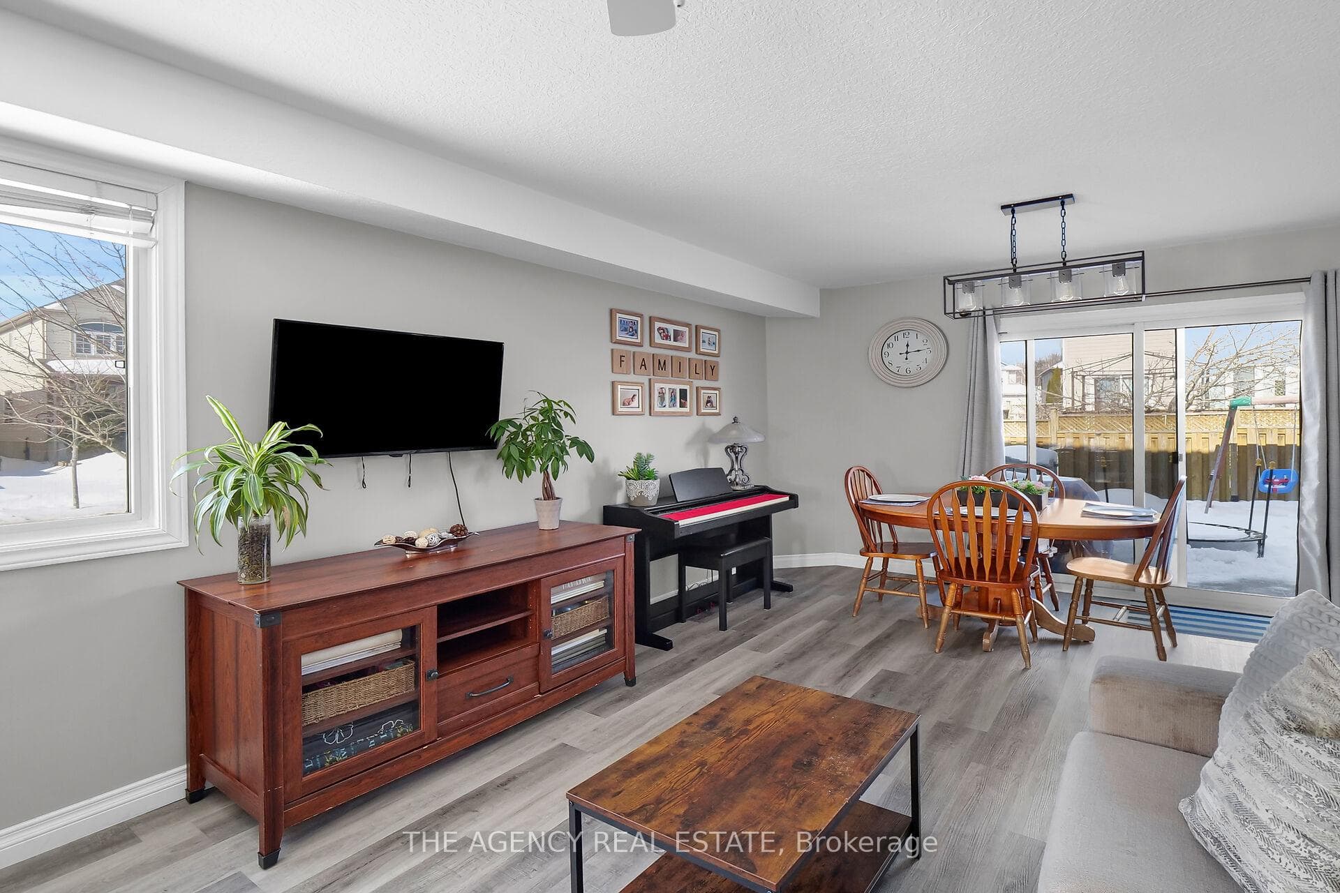950 Blythwood Road photo 8