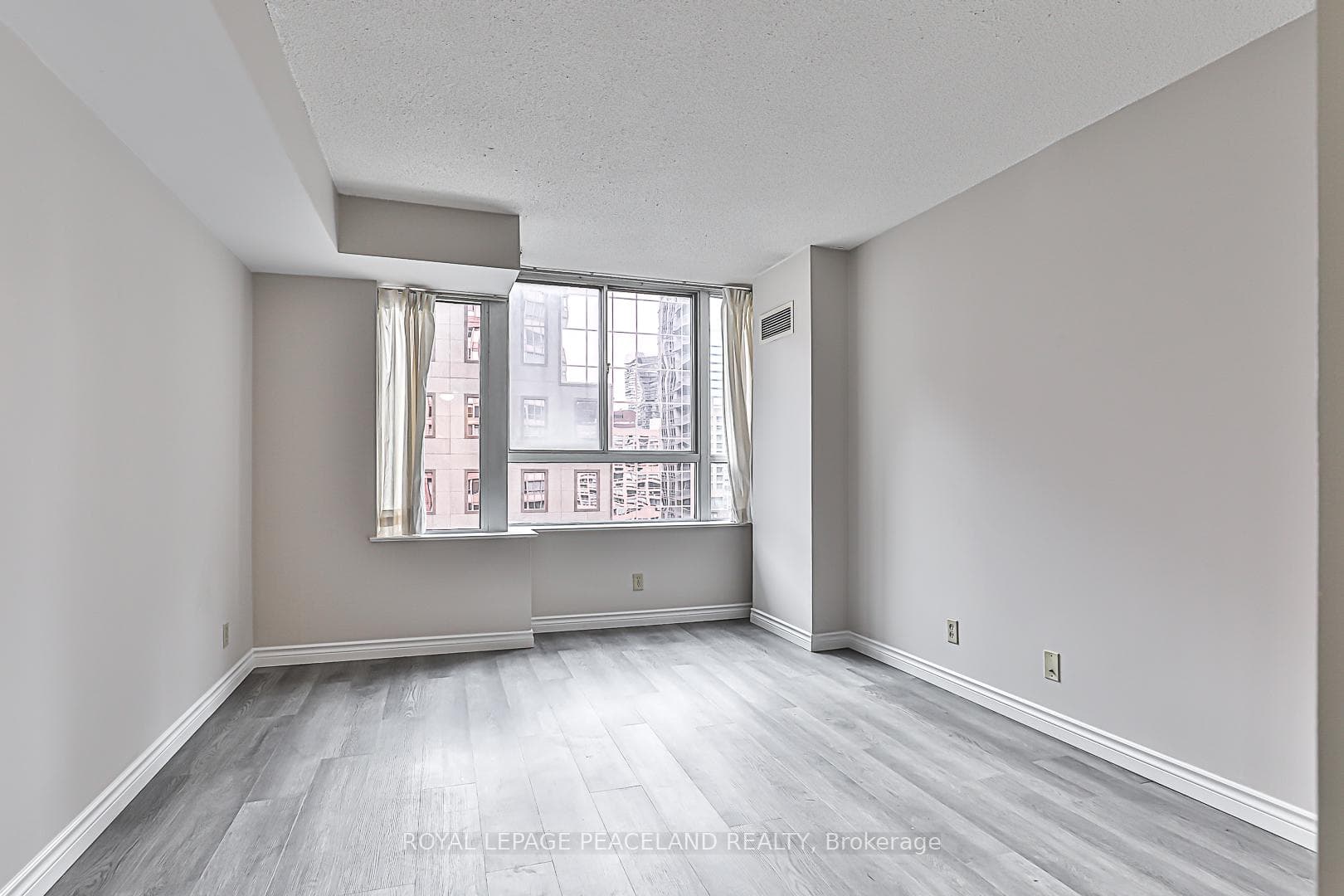717 Bay Street Unit 1307 photo 20