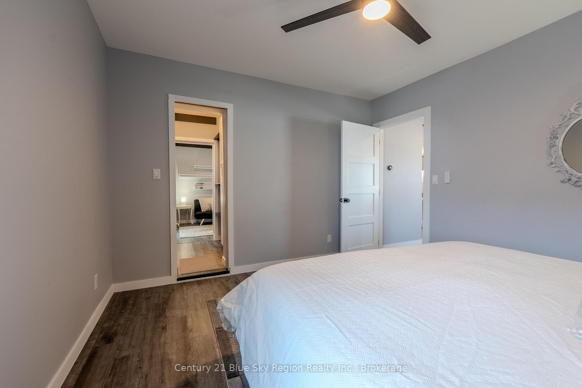 647 Douglas Street photo 14