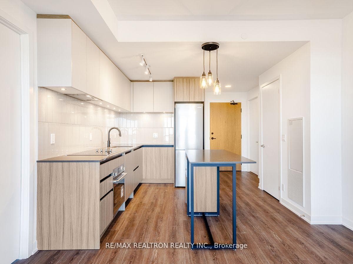 7950 Bathurst Street Unit B1609 photo 9