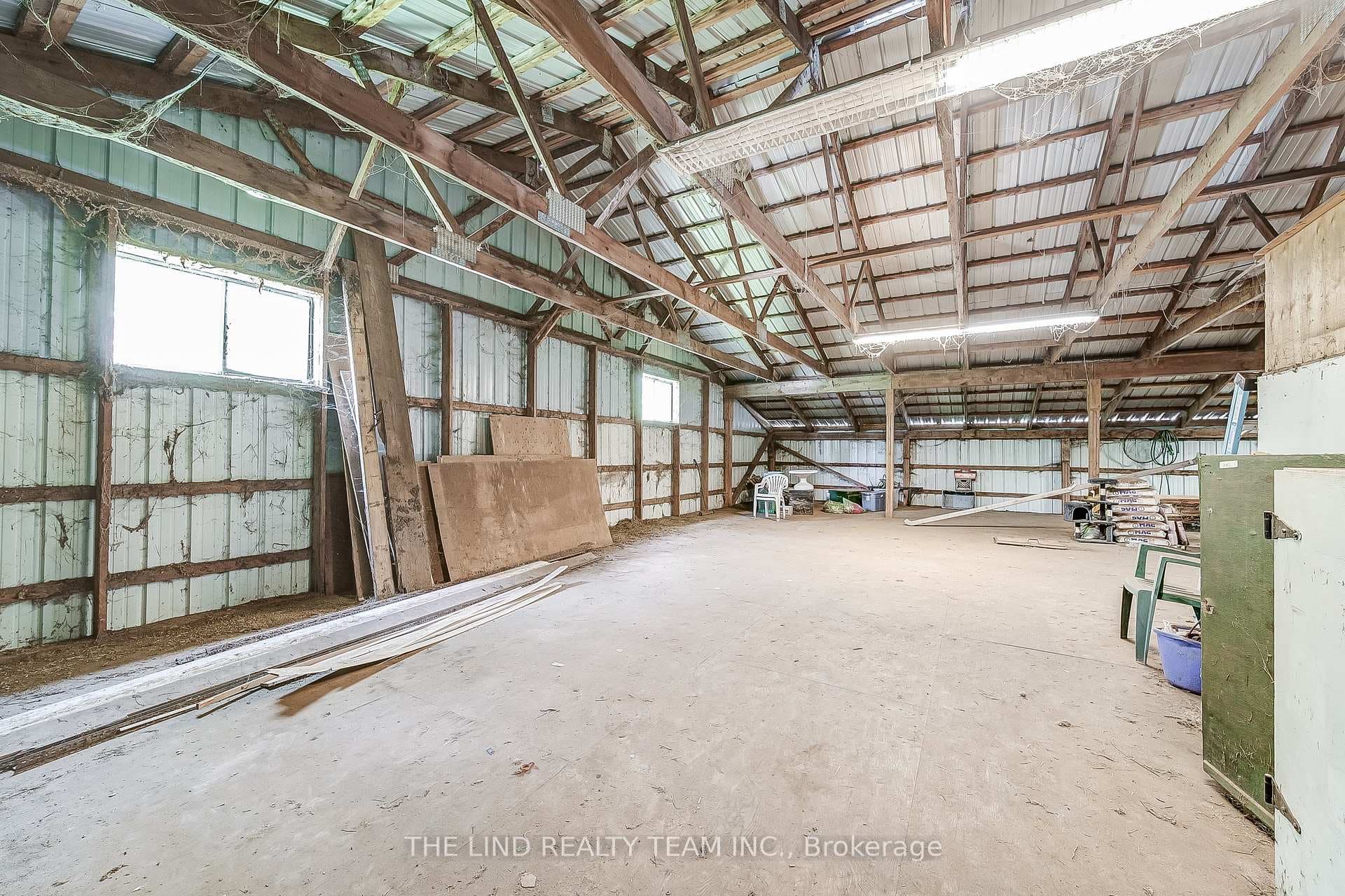 15809 Dufferin Street photo 34
