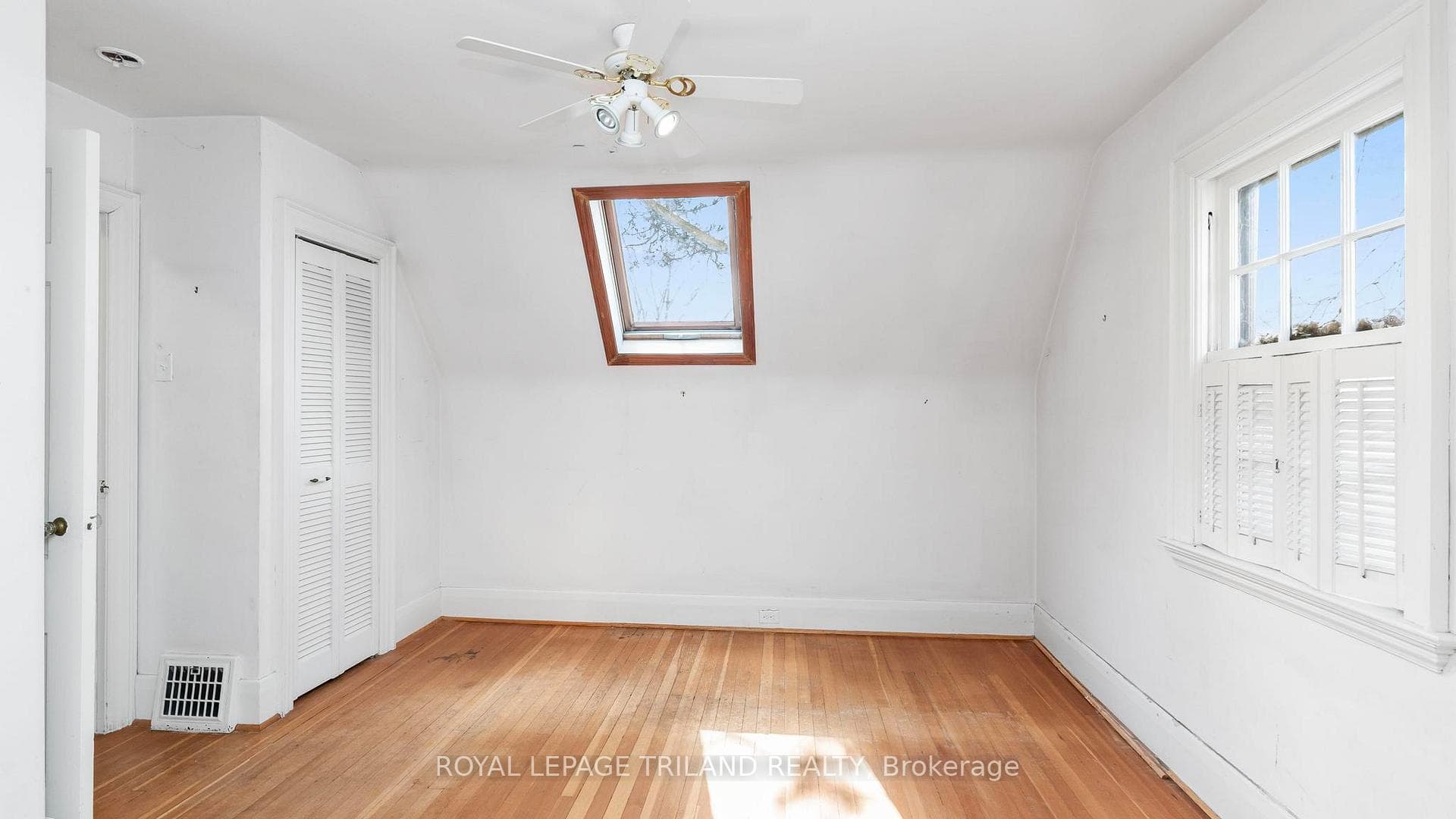 1096 RICHMOND Street photo 19