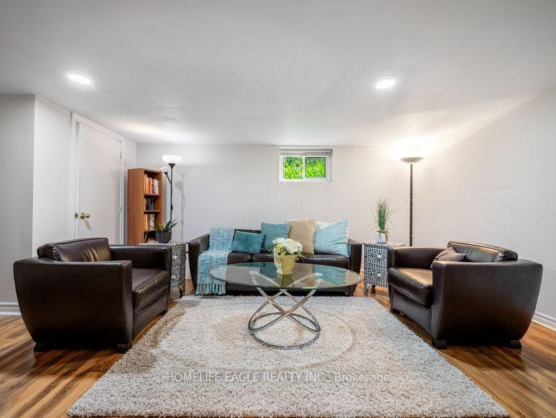 261 Richmond Street photo 17