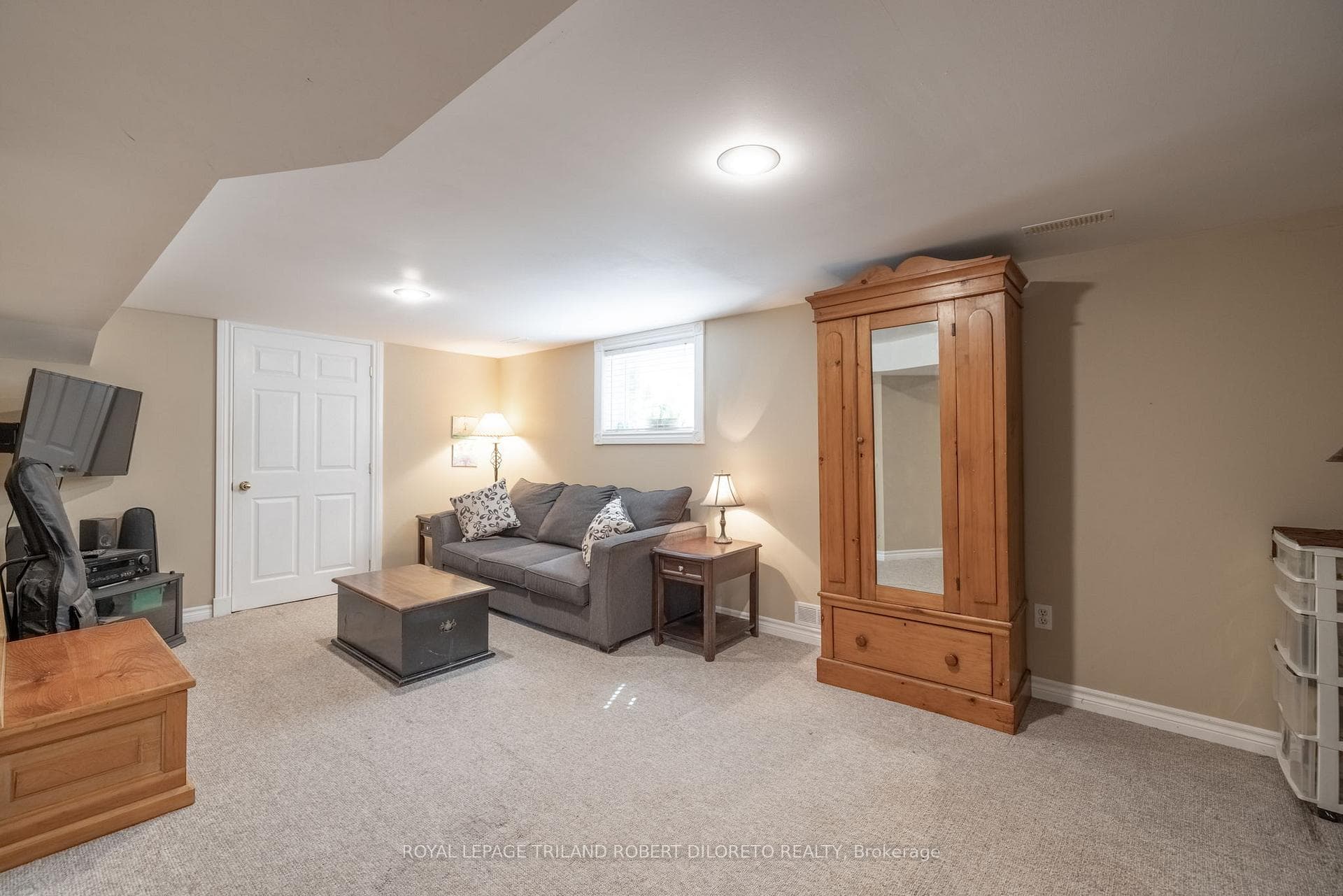 439 Victoria Street photo 25