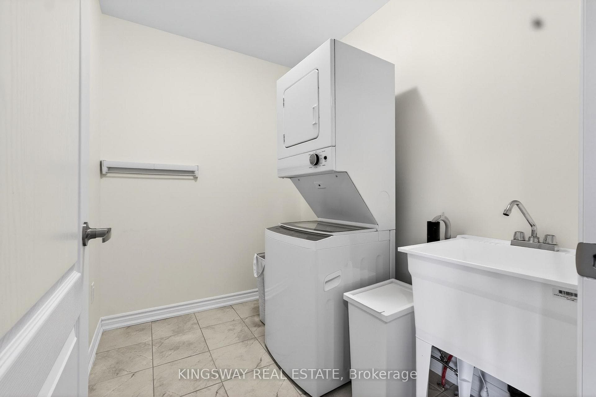 2144 Hallandale Street photo 26